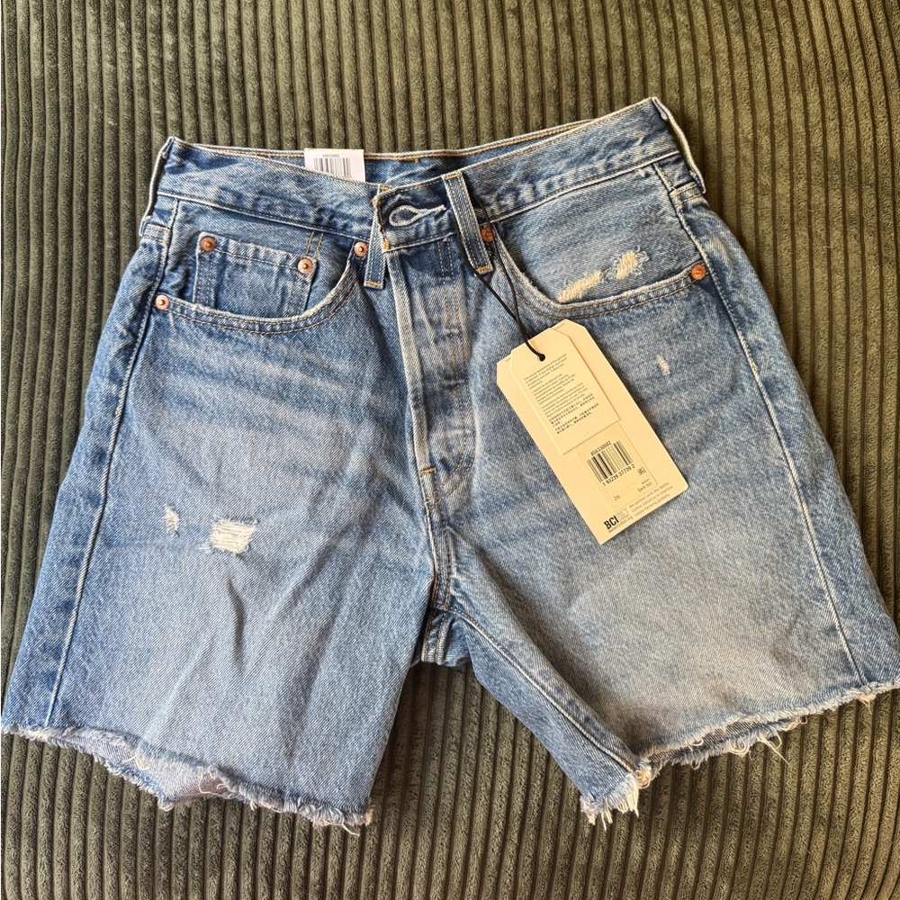NWT Levi's Mid Thigh Premium 501 Shorts